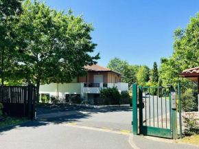Appartement T2 à Cambo-les-Bains, RDC, piscine, proche thermes, wifi, parking privé, non-fumeur. - FR-1-495-33